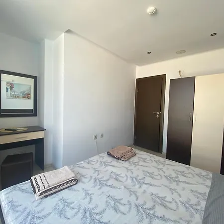 Апартаменты Paradiso 'в' 207 Two Bedroom *